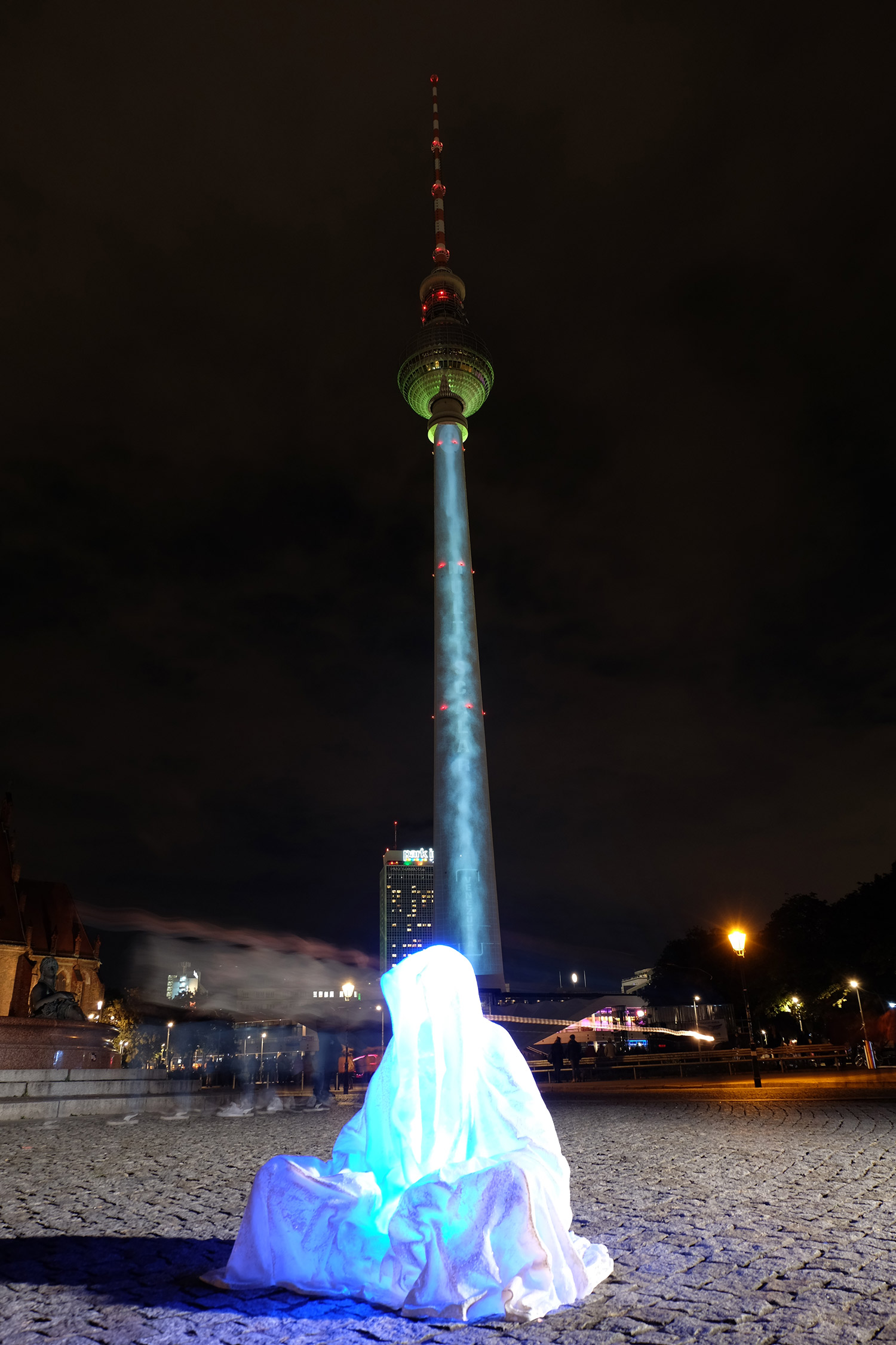 festival-of-lights-berlin-tv-tower-light-art-fine-arts-contemporary-art-guardians-of-time-manfred-kielnhofer-8702